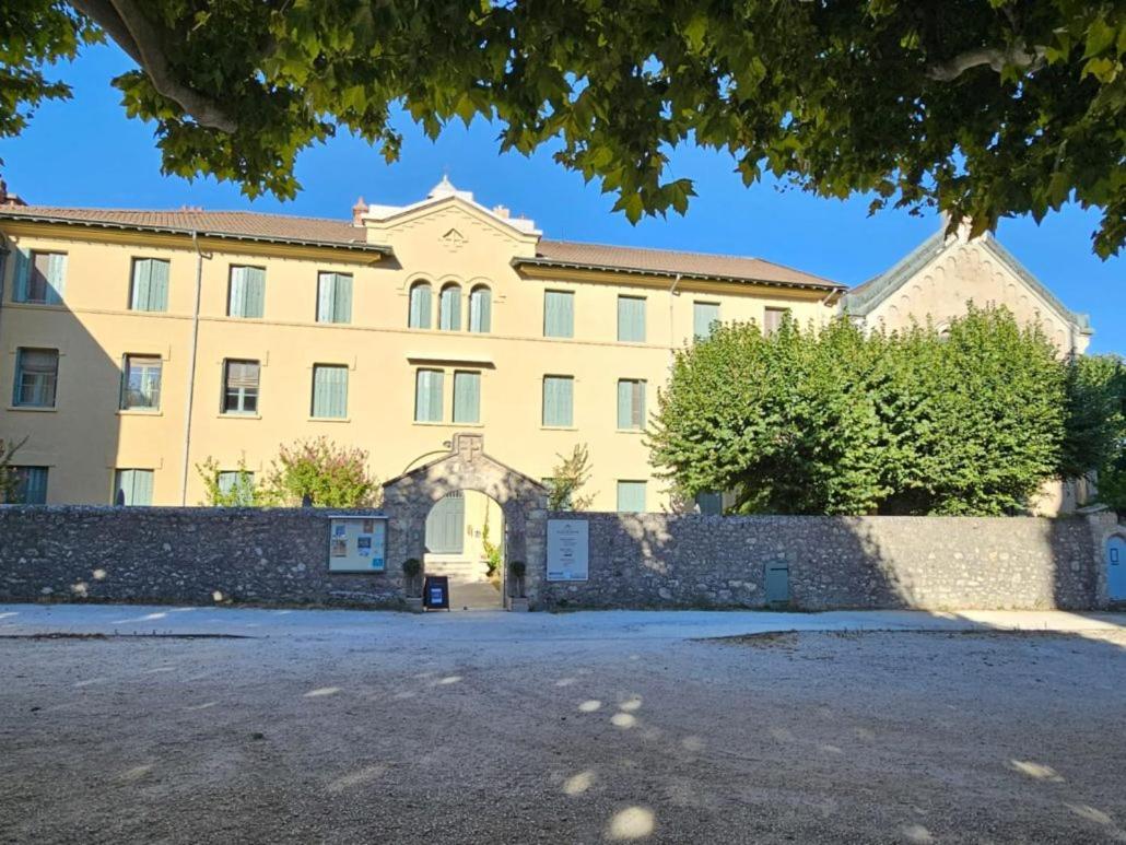 Gite D'Etape Et De Groupe Du Clos Saint Roch Viviers Экстерьер фото